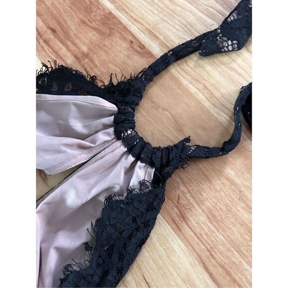 Lulus black lace romper, short size S with pockets - Picture 4 of 5